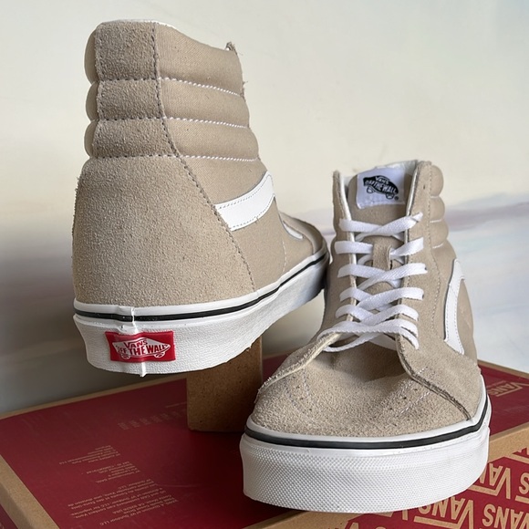 Vans Men’s Sk8-Hi
Color Theory French Oak
VN0005U9BLL
Sneakers - Picture 9 of 16